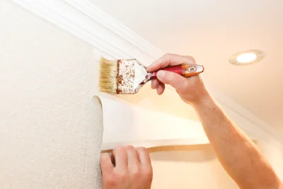 Pose de papier peint au Faouët — revêtements muraux et toiles de verre